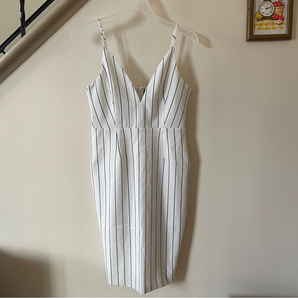 Rise of Dawn | white black pinstripe v neck midi dress size medium